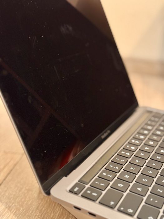 MacBook Pro 13 cu Touch Bar, M1, 8GB, 256GB SSD, Space Grey, Late 2020