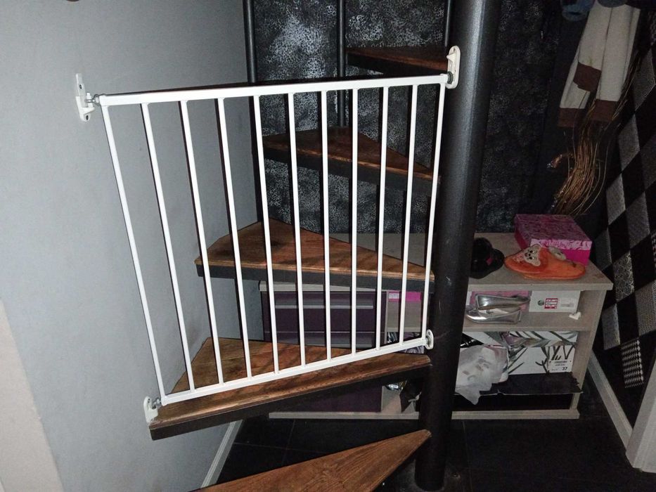 Предпазна преграда за врата или стълбище бебешка стая