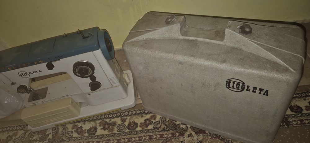 Vând doua Masini de cusut