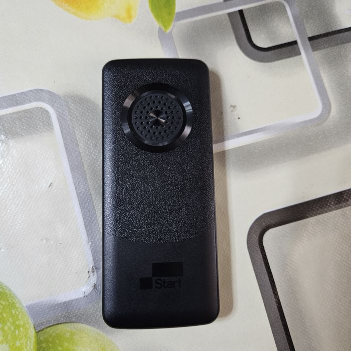 Продаётся почти новый кнопочный телефон START