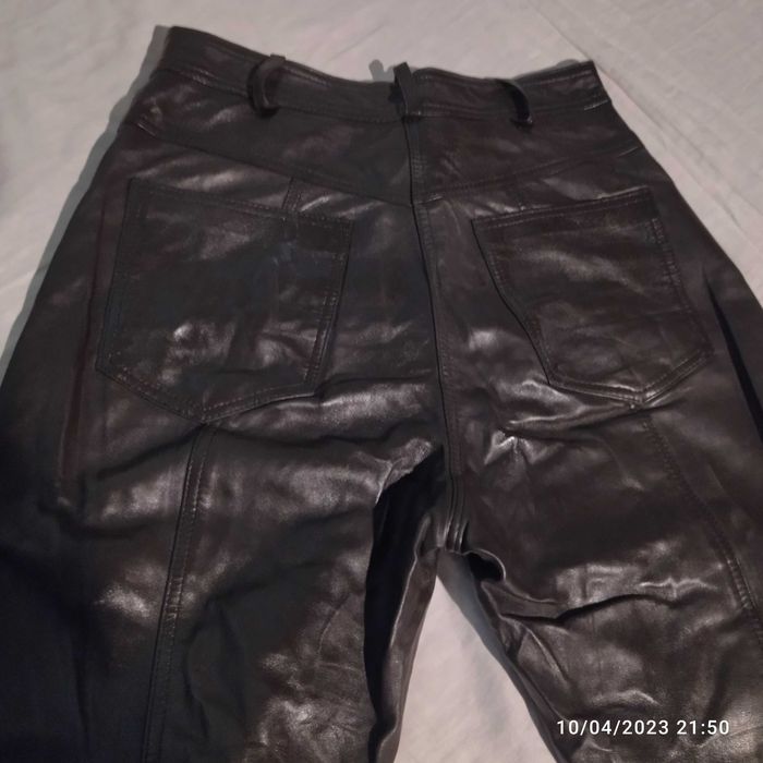 Продавам кожени  дънки-перфектни дамски