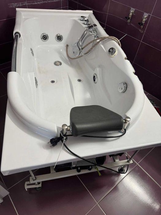 Cada baie cu hidromasaj