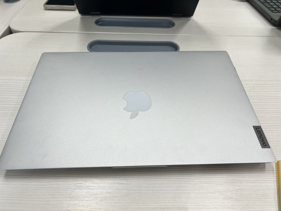 Ноутбук Lenovo серый