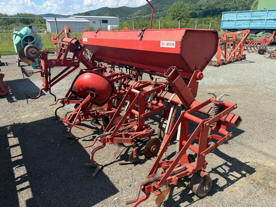 prasitoare cu fertilizare, 5 sectii, Agrotab Maramures
