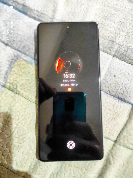 Tecno Camon 30 Xolati yangi turibdi