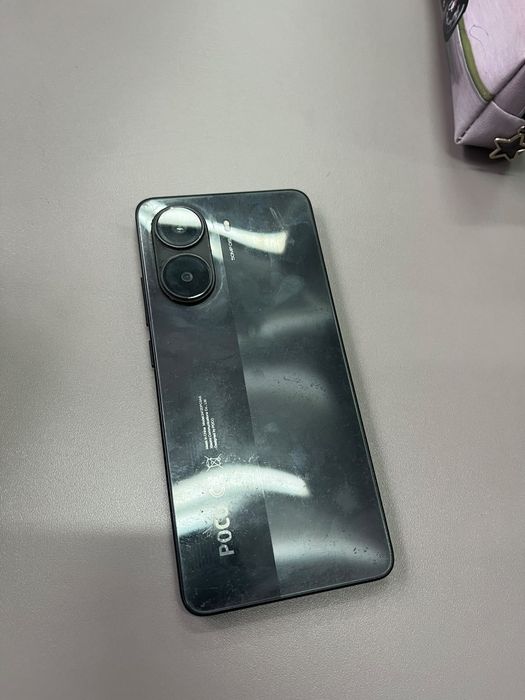 ищу обмен на айфон ,,моц телефон poco x7 pro