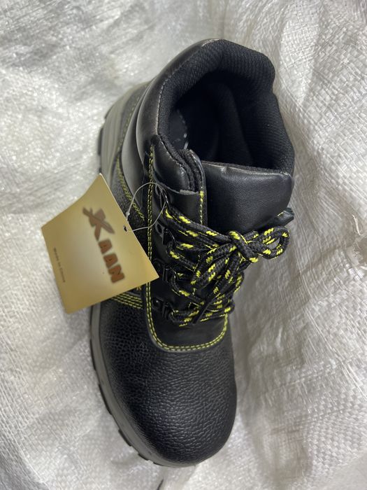 Рабочие ботинки.