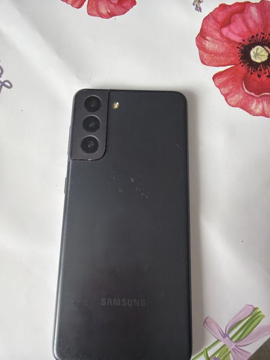 Продам смартфон Samsung S21