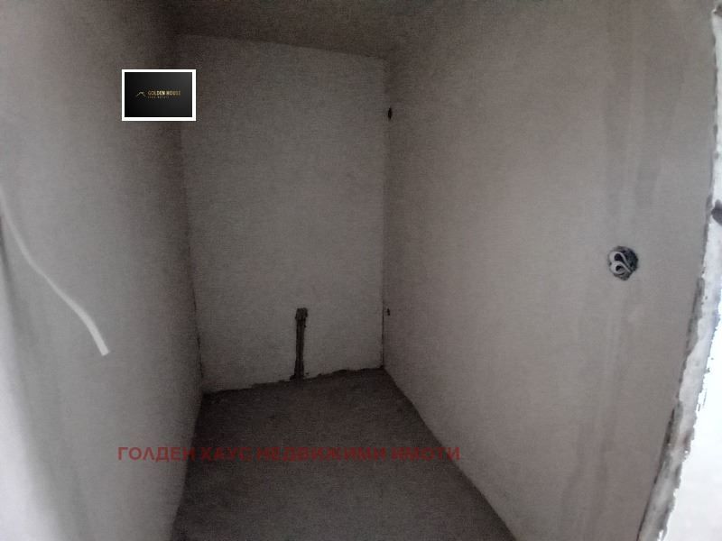 Продава се Двустаен апартамент в Перник, Изток - 62 кв.м за 806 €/кв.м - Снимка #8