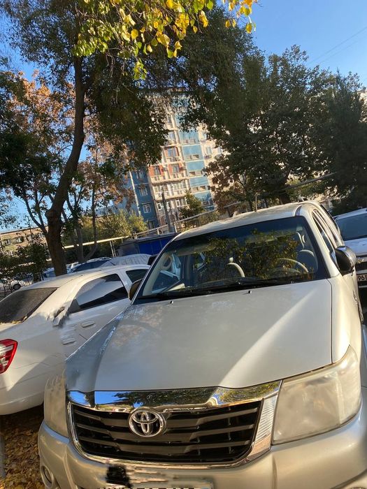 Продается автомобиль TOYOTA HiLIX. Без посредников.