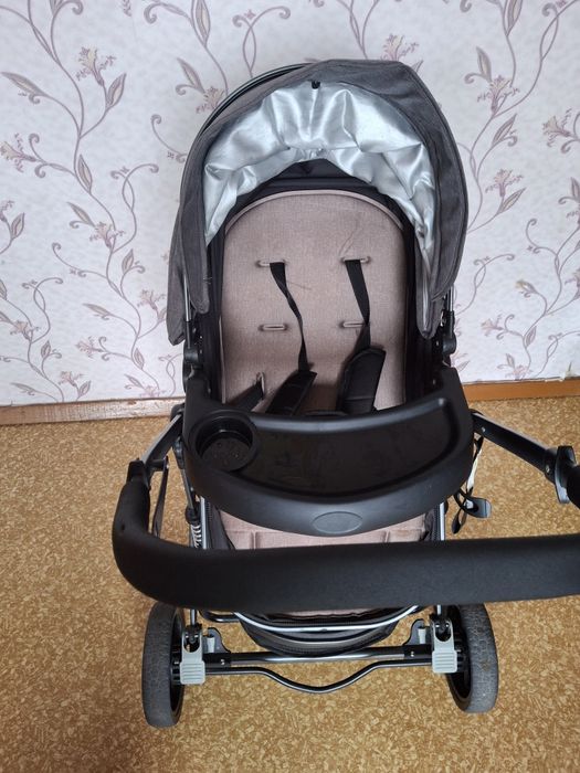Продам коляску и стульчик для кормления