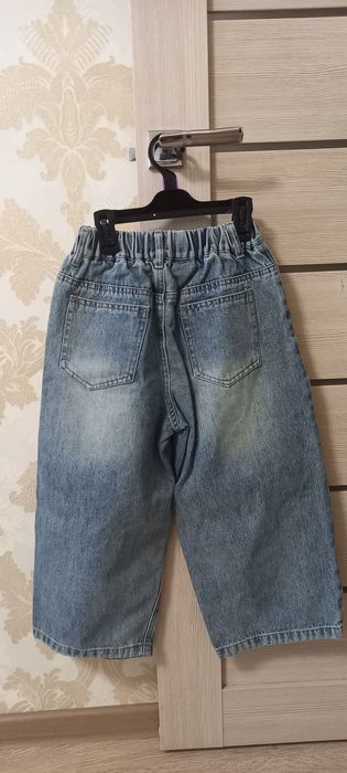 Джинсы детские , стильные.