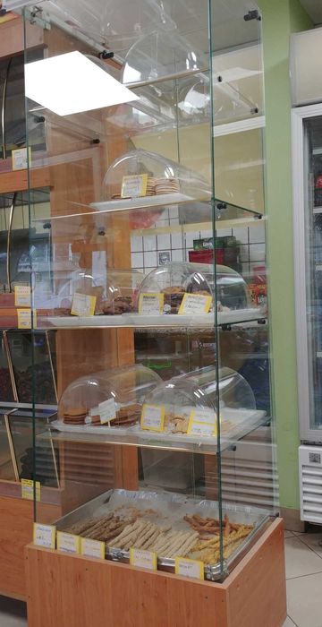 Стъклена витрина без рамка