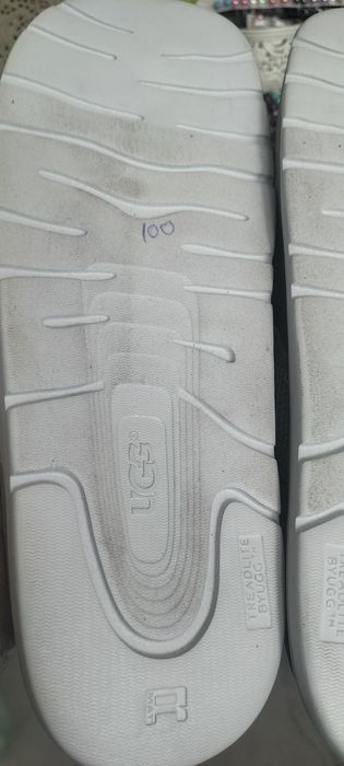Papuci UGG 42...