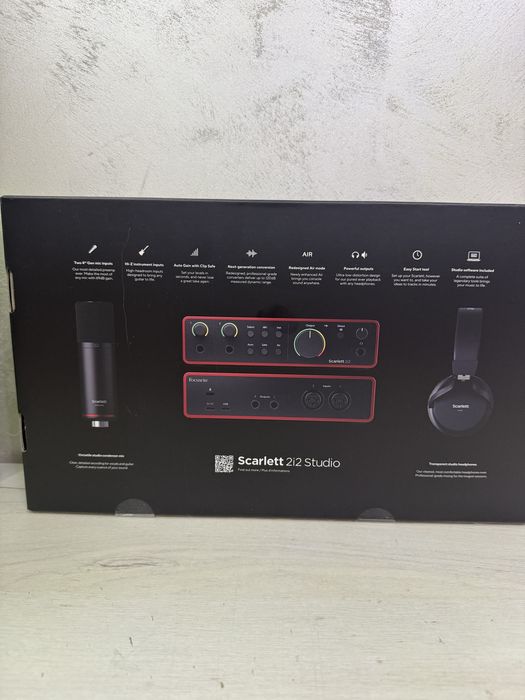 Focusrite Scarlett 2i2 Studio Pack 4th Gen sigilata !