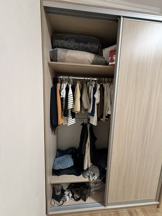 Продам двудверный шкаф