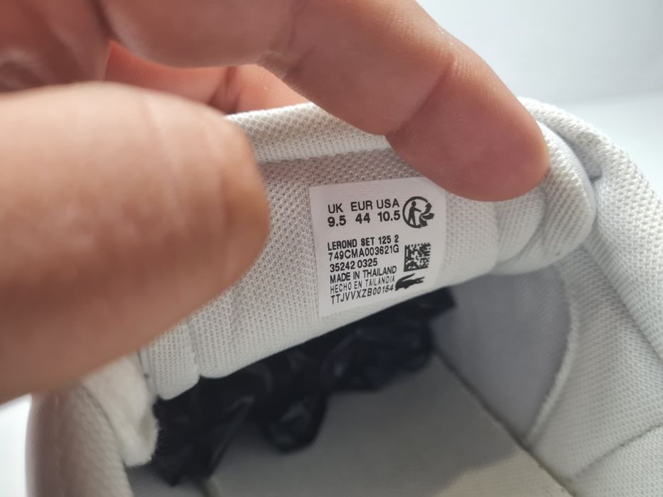 Кецове Lacoste 

Носени 1 път с кутия.

Размер 44 стелка 29 см.

Цена 35 евро.