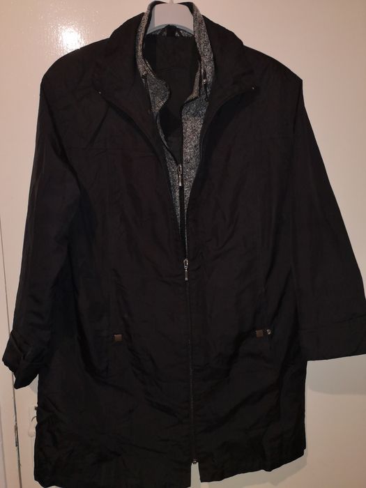 Vând haină damă mărimea 44