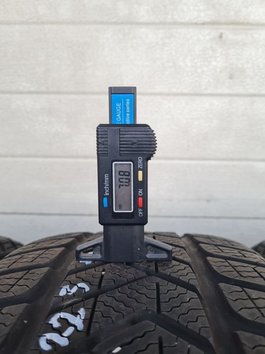 Зимни гуми 4 броя Спорт П. PIRELLI SottoZero3 225 45 R17 205 50 R17 дот 2216