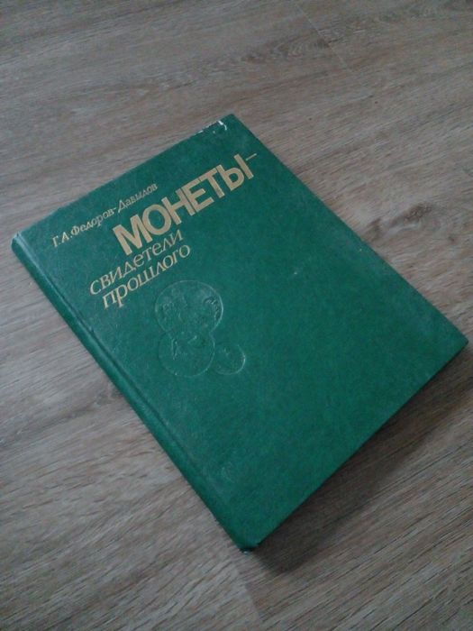 Альбомы по искусству, книги...