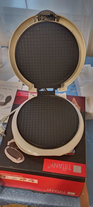 Электровафельница Tiffany новая.