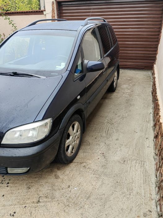 Продавам Opel Zafira