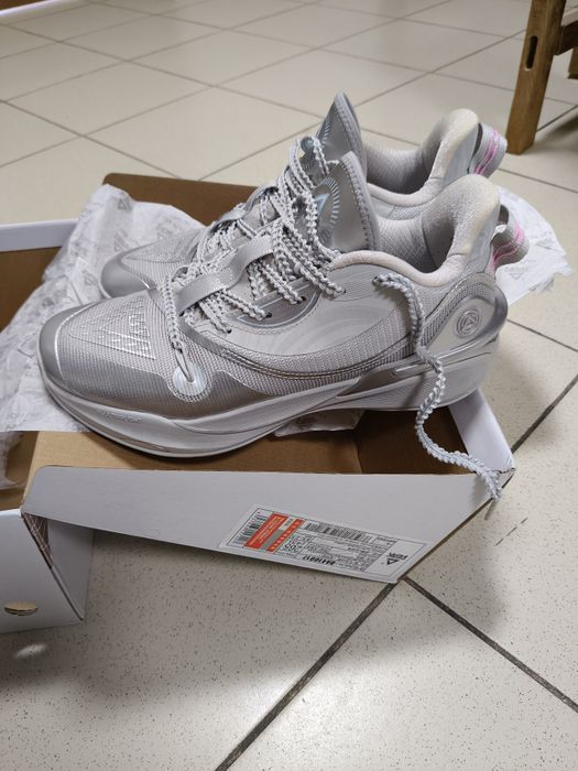 Продам кроссовки для баскетбола оригинальные "Peak "