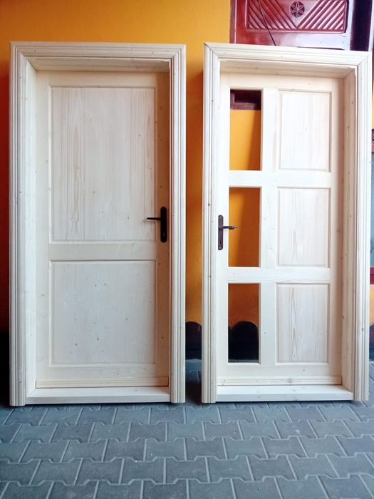 Producător de uși și ferestre din lemn masiv,brad.