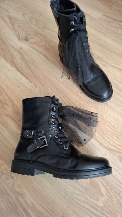 Черни боти с тюл