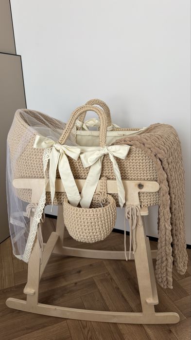 Люлька қолдан тоқып жасалған.