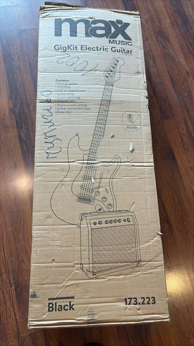 Електрическа китара + усилвател 40w Max GigKit