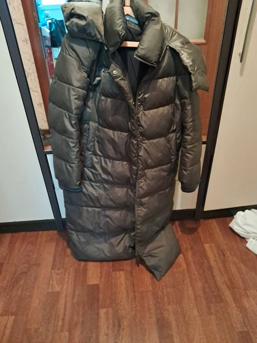 Зимнии женскии пуховик