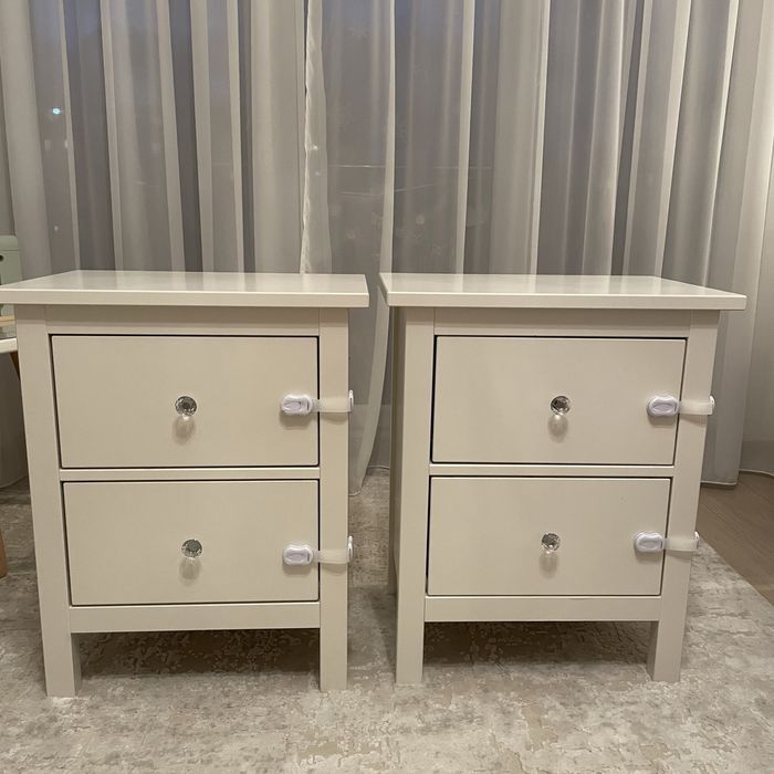 2 noptiere HEMNES din MDF , cu două sertare 54x66 cm