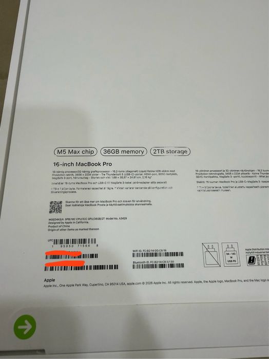 Macbook Pro 16 inch M5 Max chip 36 GB 2 TB storage