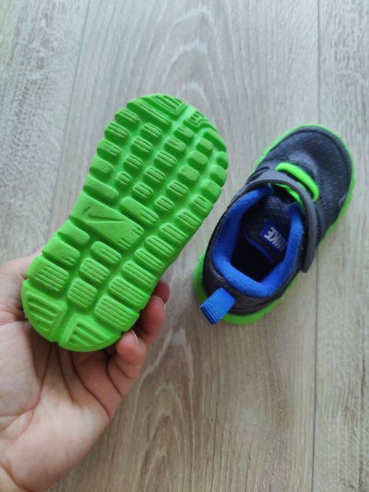 Nike mărimea 21. Ca noi