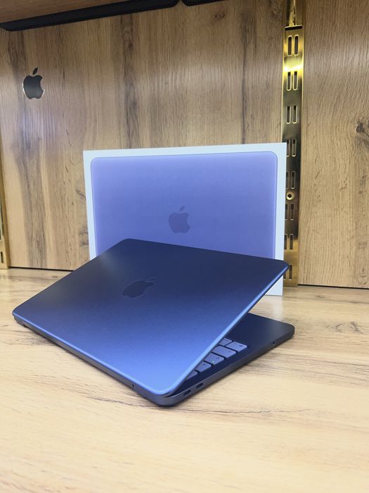 MacBook Neo 8/512 100% 17 sikl