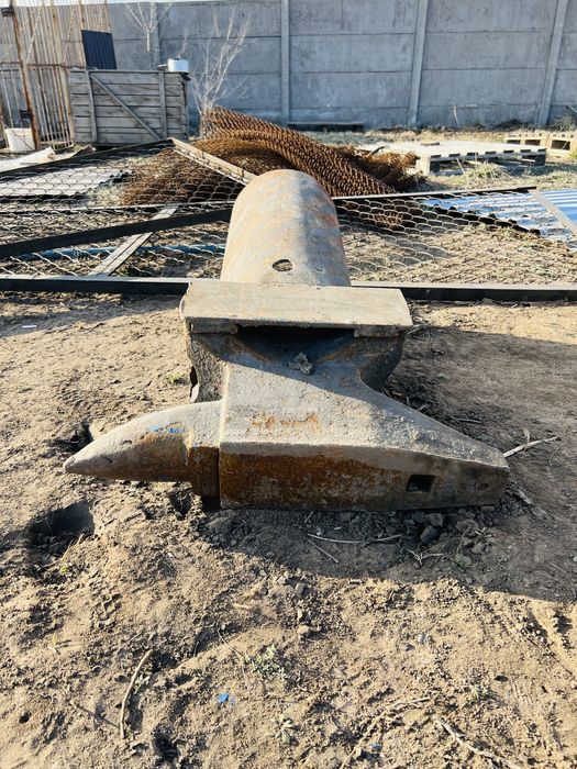 Наковальная вместе со стойкой