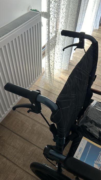 scaun cu rotile ultrausor din aluminiu, pliabil, manere rabatabile