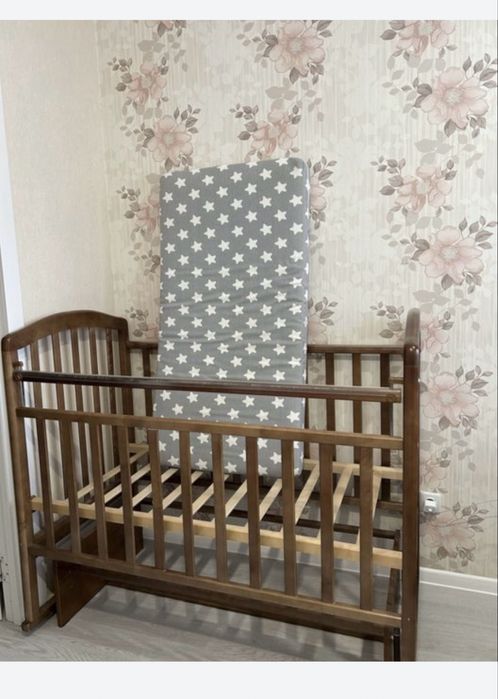 Продам кровать с матрасом