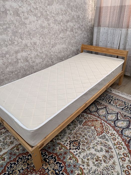 Продаю кровать IKEA с матрасом