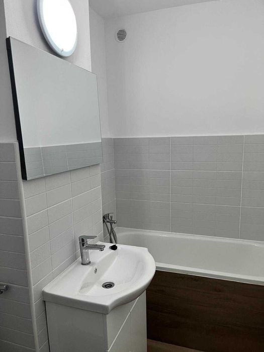 Proprietar vand apartament cu o camera, 43 mp ANL Miloia