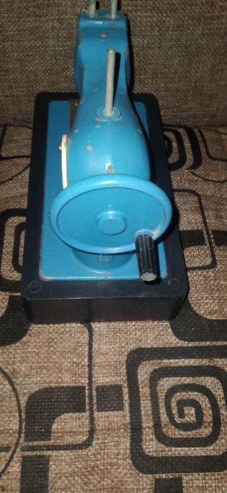 Детские швейные машинки СССР. Смотрите 8фото Читайте описании