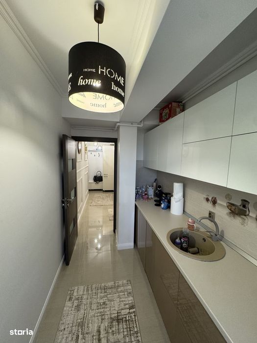 Apartament două camere mobilat/ utilat / parcare/et 1/ metrou/s1