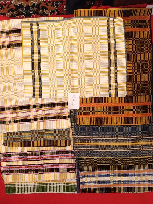 Ръчно тъкан и нашиван автентичен текстил