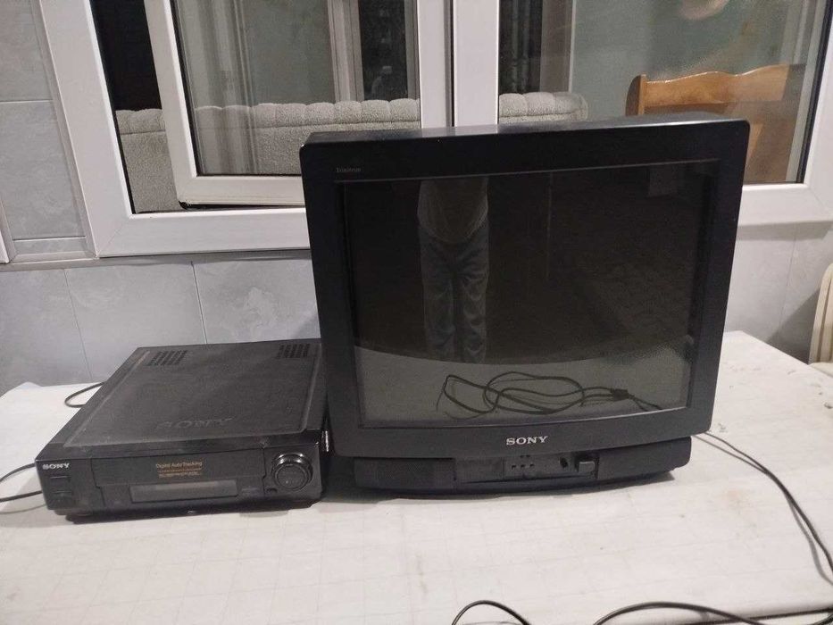 Телевизор и видеомагнитофон Sony