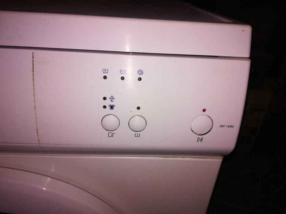 Пералня Зануси инвертор работеща запазена