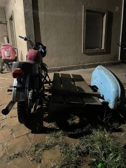 Иж мотосикл сотилади.