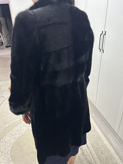 Норка шуба. Қара түсті. До колен