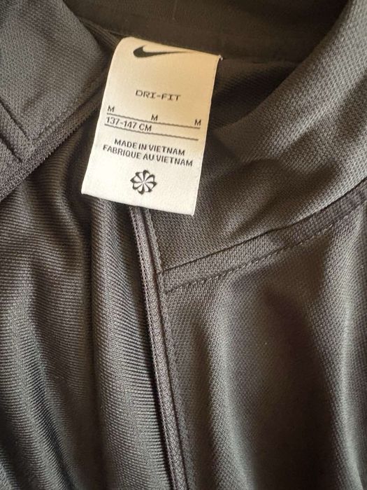 Анцуг чисто нов nike