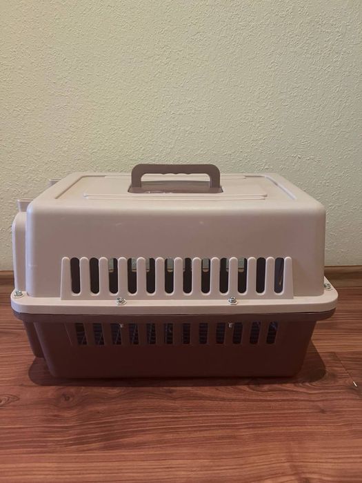 Переноска для кошек и собак